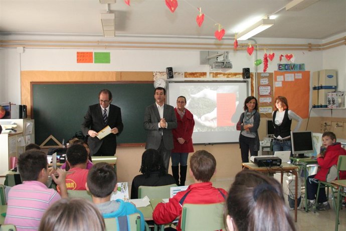 Company Asiste A La Presentación De La Campaña En Un Colegio De Palma.