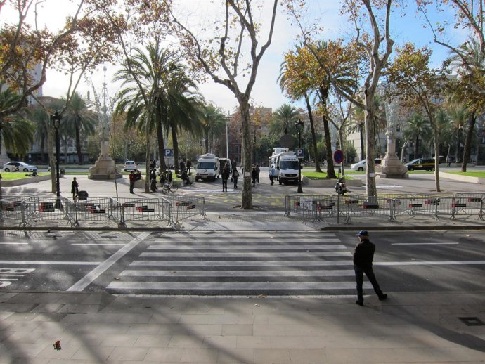 Normalidad Ante La Audiencia De Barcelona Tras Declarar Algunos Diputados