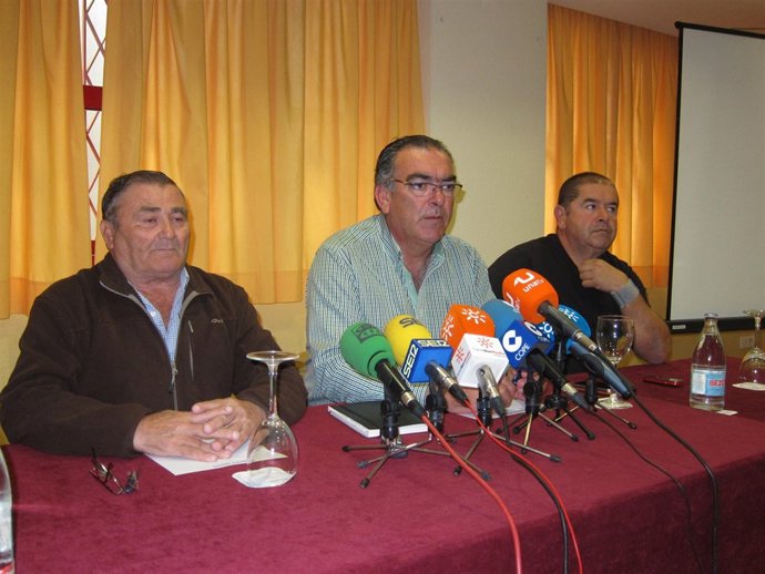Representantes Del Sector De La Chirla Durante La Rueda De Prensa.