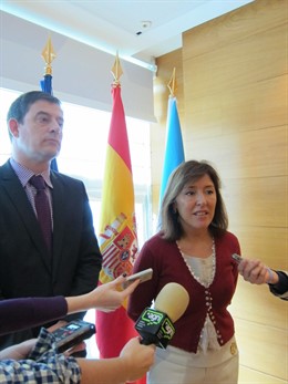 La Conselleira De Traballo, Beatriz Mato Y El Presidente De La Diputación