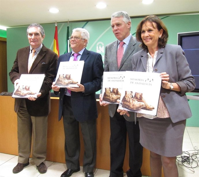 Presentación Del Libro Memoria Viva De Andalucía Sobre La Memoria Histórica