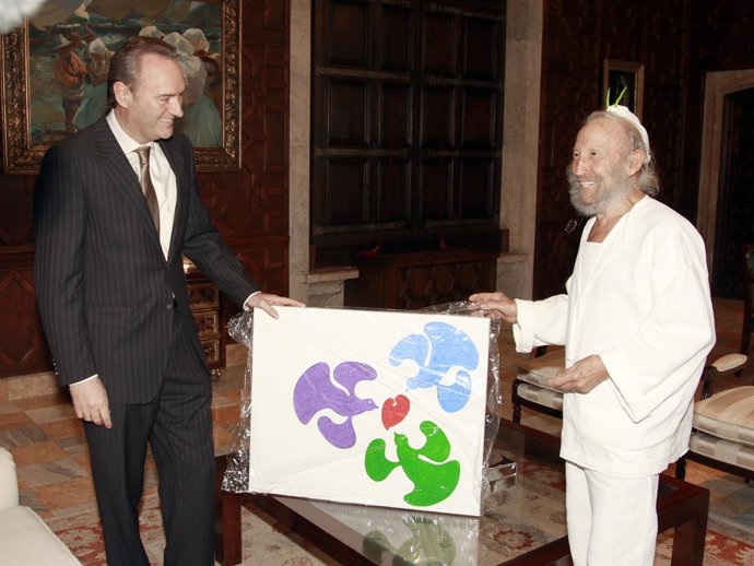 Ripollés Entrega A Fabra La Tarjeta Navideña Que Ha Diseñado