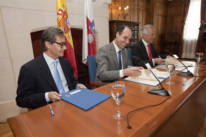 Imagen De La Firma Del Convenio