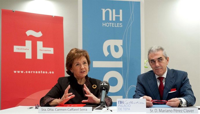 Caffarel Y Claver Durante La Firma Del Acuerdo