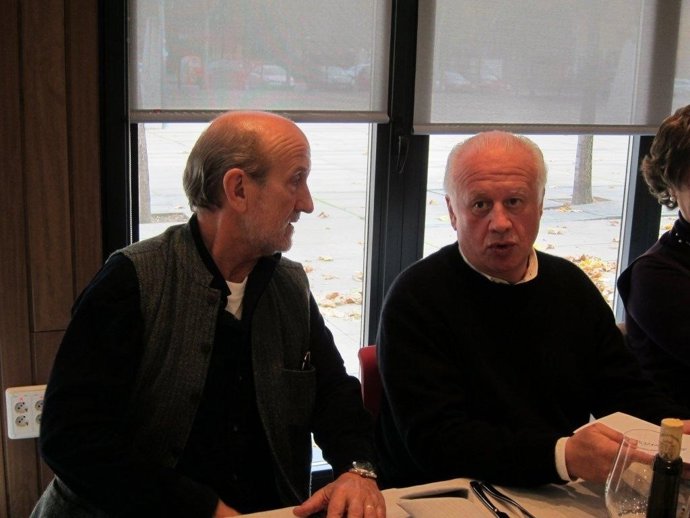 Ángulo (I) Y Echanove (D)