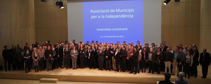 Los Alcaldes Catalanes Que Han Constituido La AMI