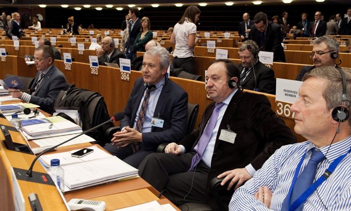 Pedro Sanz Y Emilio Del Río En Brusela, En El Comité De Las Regiones