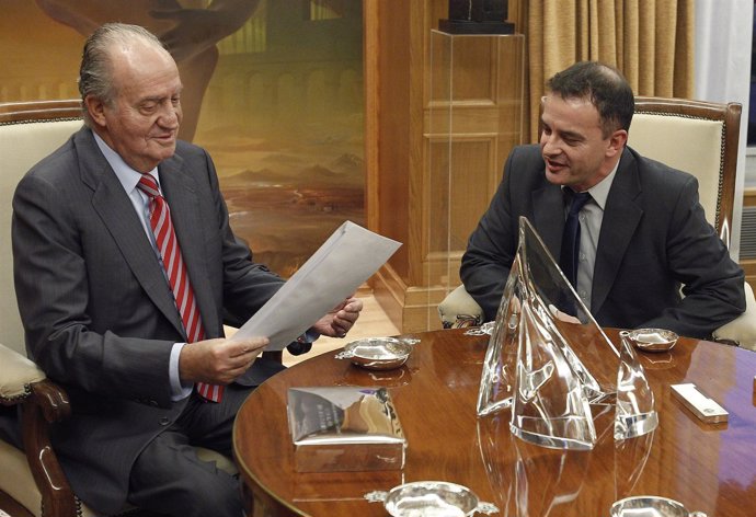 El Rey Juan Carlos Con El Diputado De ERC Alfred Bosch I Pascual