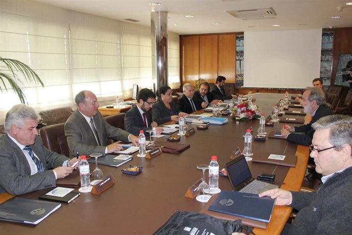 Consejo De Administración Del Puerto De Huelva, Presidido Por Manuela De Paz. 