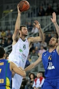 El Unicaja da un paso de gigante hacia el 'Top 16'