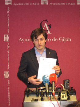 El Concejal Del PSOE Del Ayuntamiento De Gijón, José María Pérez