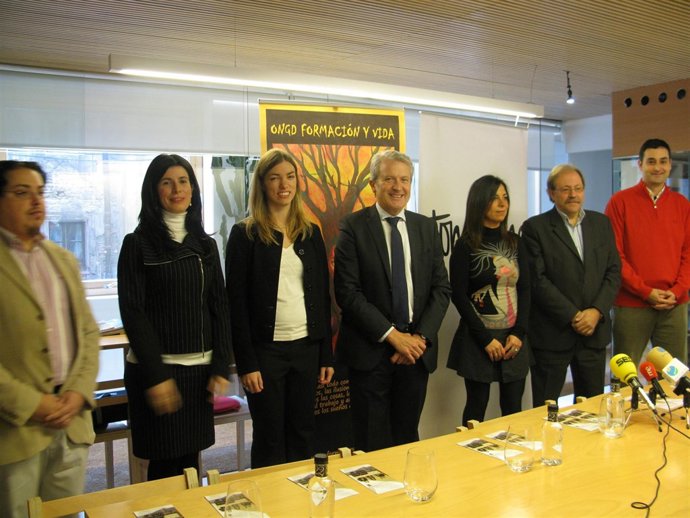 Ágape Y Concierto En Favor De Coopera Y Vida