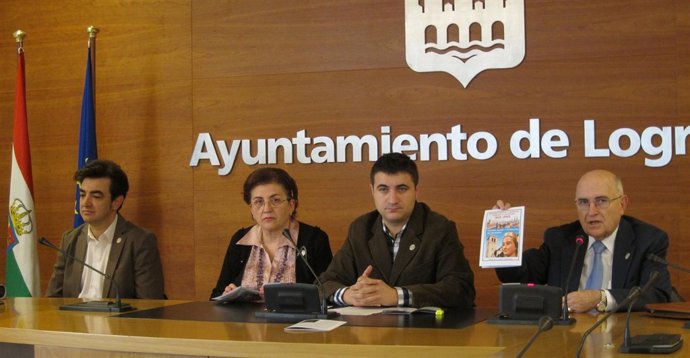 Muro Y Los Responsables De La Cofradía