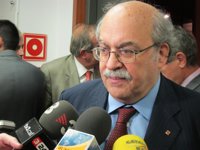 Cataluña retrasa parte de la paga extra a sus funcionarios