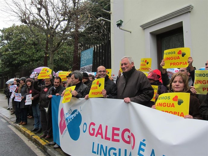 Concentración Ante La Sede Del Valedor Do Pobo