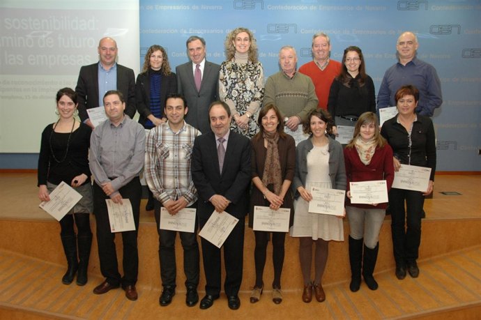 Imelda Lorea Y José Antonio Sarría Con Los Galardonados.