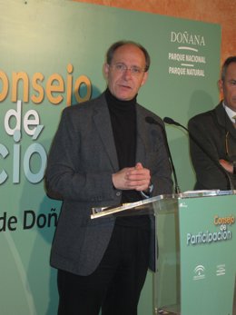 El Consejero De Medio Ambiente, José Juan Díaz Trillo, En El Consejo De Doñana.