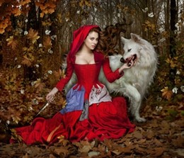 Blanca Suarez De Caperucita Roja