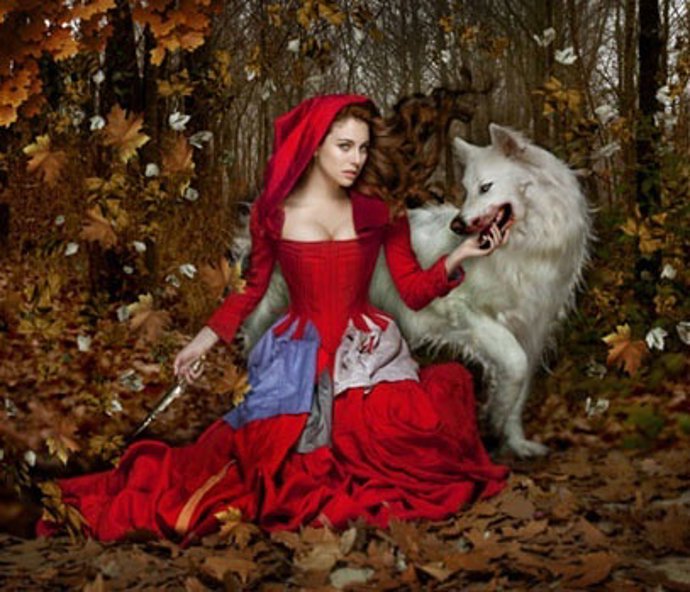 Blanca Suarez De Caperucita Roja