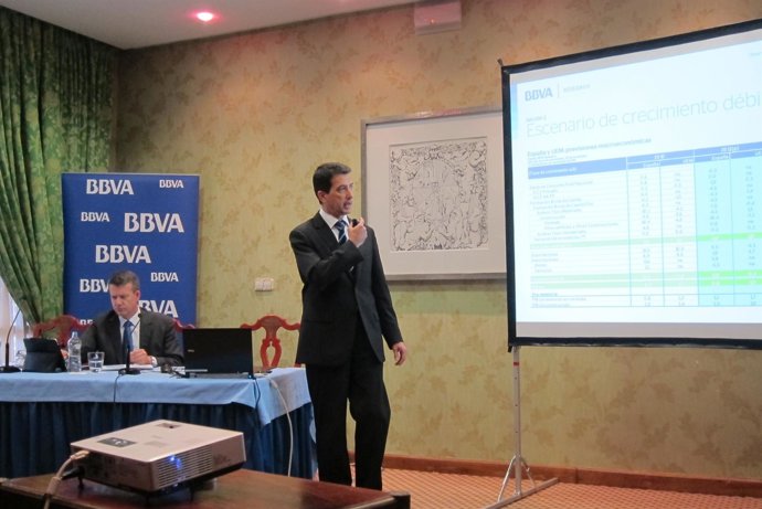 Rafael Domenech, De Pie, Y Carmelo Beltrán, Sentado