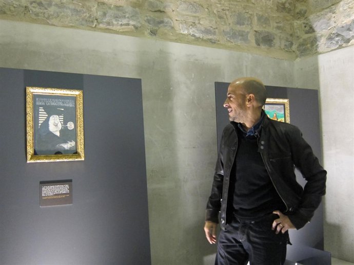 César Oroz Presentando Su Exposición.