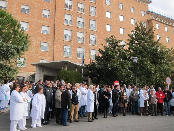 Concentración A Las Puertas Del Hospital De Toledo