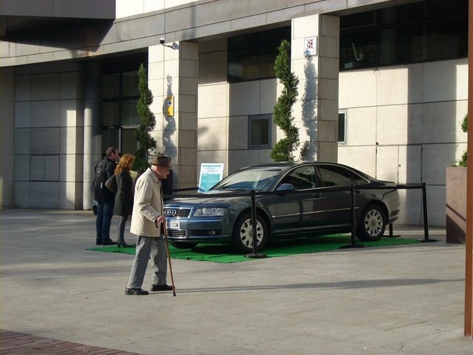El Ayuntamiento Estudia Alquilar El Coche Oficial De Castro Para Bodas
