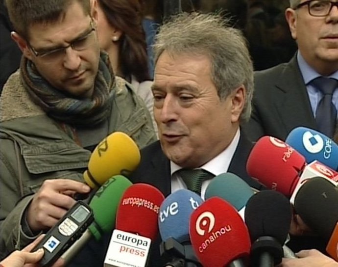 Alfonso Rus Tras Participar En Una Entrega De Medallas En La Diputación