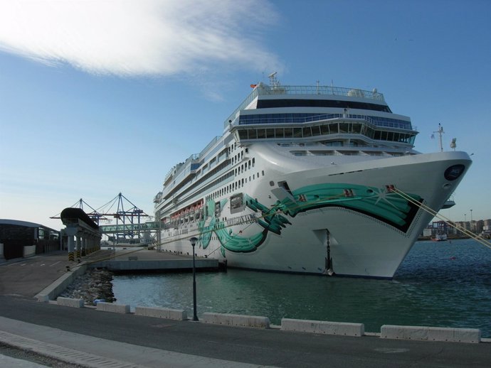 Buque De Crucero Norwegian Jade