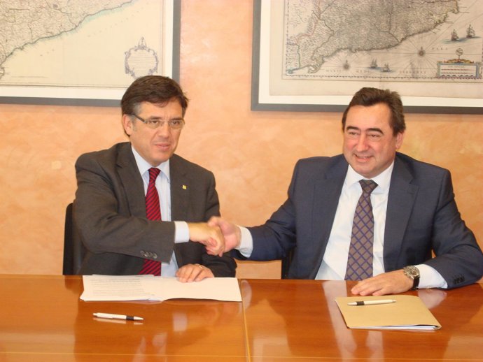 El Conseller Ll.Recoder Y El Pte. De Fabricantes De Cementos, A.Cercós