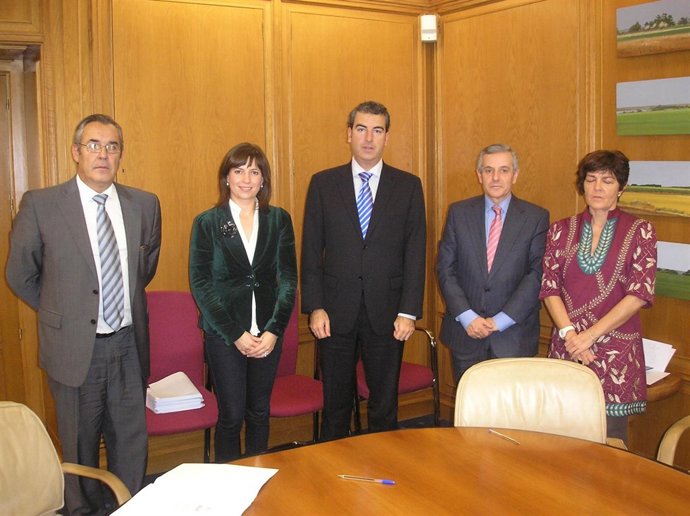 Rajoy (Izq) Y Gutiérrez (Segundo Por La Drcha.) Con Representantes Del BBVA  