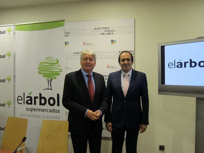 El Consejero Delegado De El Árbol, Juan Pascual (Izq)