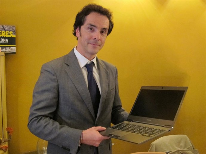 Pau Ortiz (Toshiba) Con El Nuevo Ultrabook