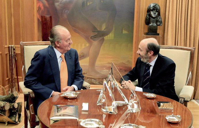 El Rey Recibe A Alfredo Pérez Rubalcaba En Zarzuela