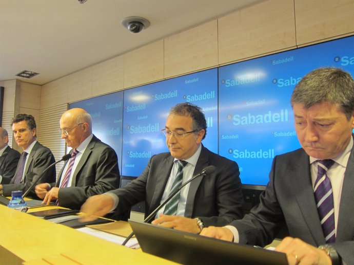 Banco Sabadell explica la integración de la CAM