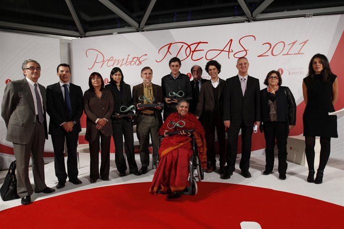 Foto De Familia De Los Galardonados Por La Fundación IDEAS