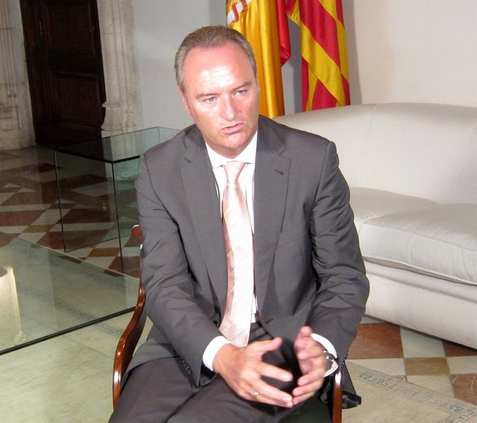 Alberto Fabra En Su Despacho