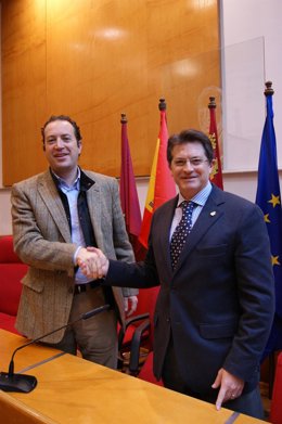 El Alcalde De Lorca Recibe Una Ayuda Solidaria De 5.000 Euros Por Parte Del PP 