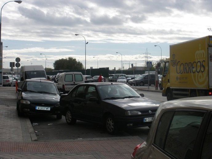 Doble Y Hasta Triple Fila En El Polígono De Villa De Vallecas   