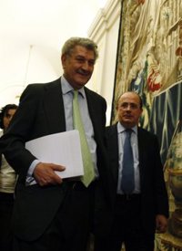 Posada defiende el "peso" del informe jurídico que impide a Amaiur formar grupo