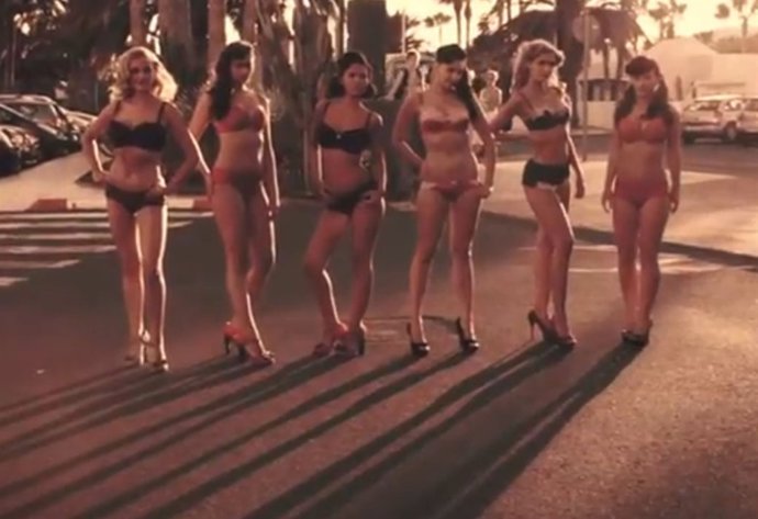 Azafatas De Ryanair Posando