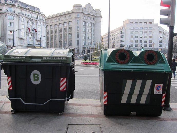 Contenedores De Bilbao Atados Para Evitar Rachas De Viento,