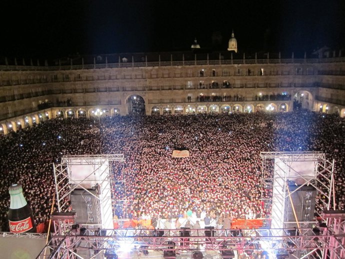 Plaza Mayor De Salamanca Durante La Celebración De La Noche   
