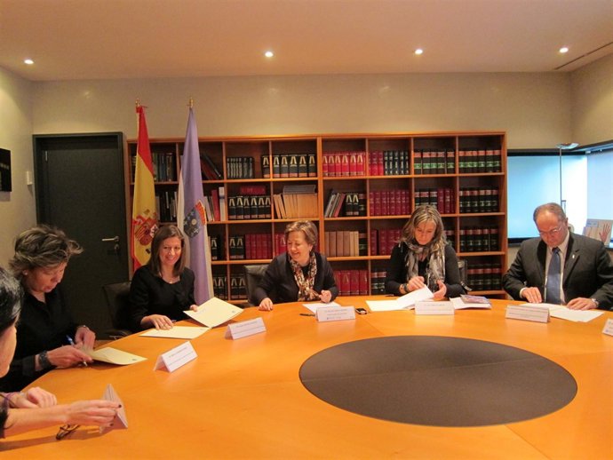 Firma Del Convenio De Sanidade Con Los Colegios De Farmacéuticos.