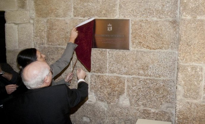 Descubrimiento Placa Xelmírez, Primera Sede Del Parlamento Gallego