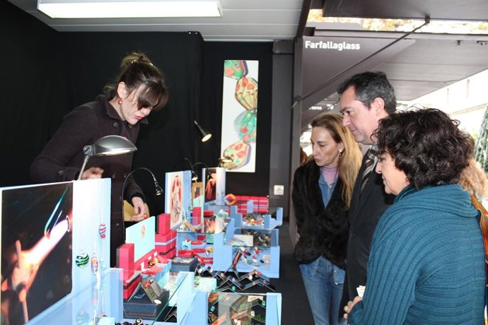 Espadas Visita El Mercadillo Navideño.