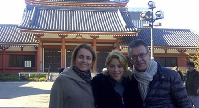 Shakira Junto A Sus Suegros En Japón
