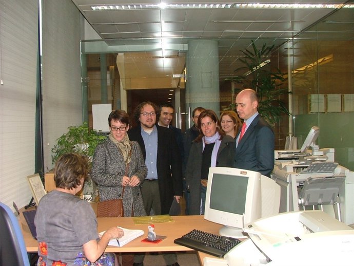 Entrega De Firmas En La Asamblea