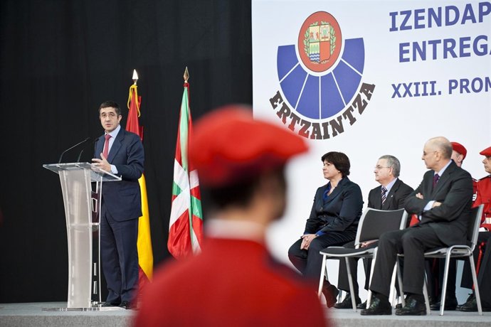 Entrega De Acreditaciones A La Nueva  Promoción De La Ertzaintza.