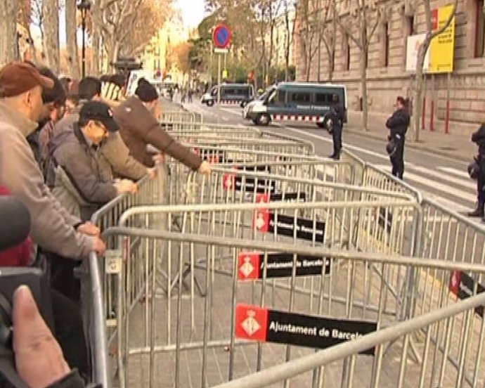 Apoyo a los encausados por el bloqueo del Parlament
